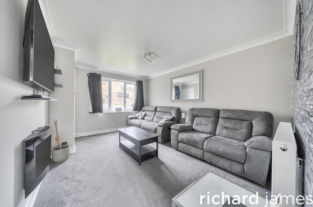 Property photo 2 of 12 A98152Cf1E81418c87547089A989E4B7