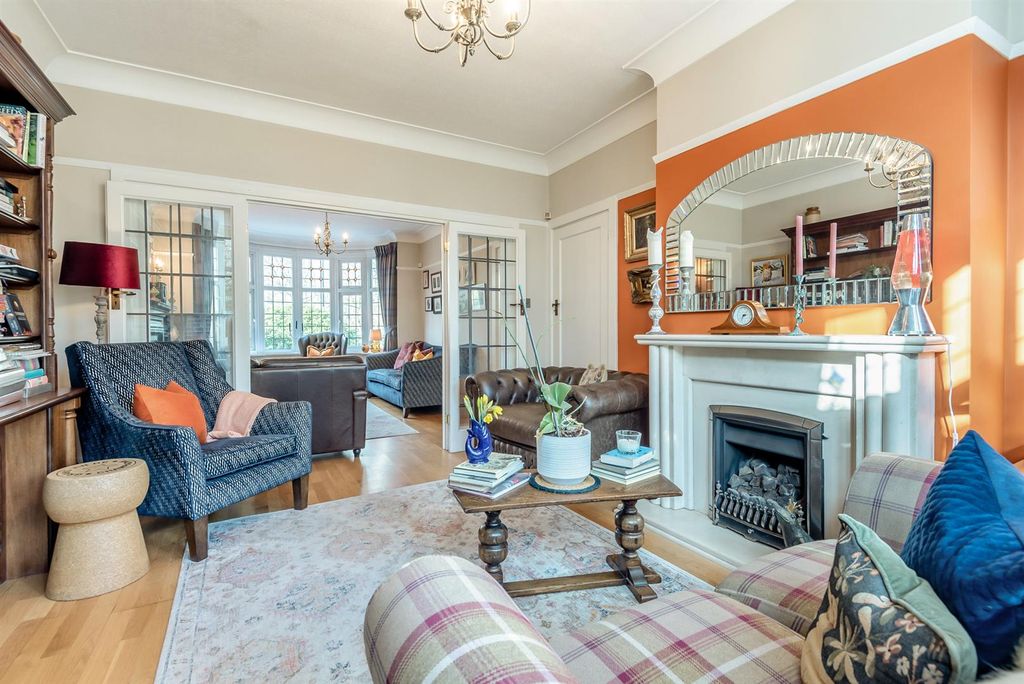 Property photo 2 of 32 8680787-Interior24.Jpg