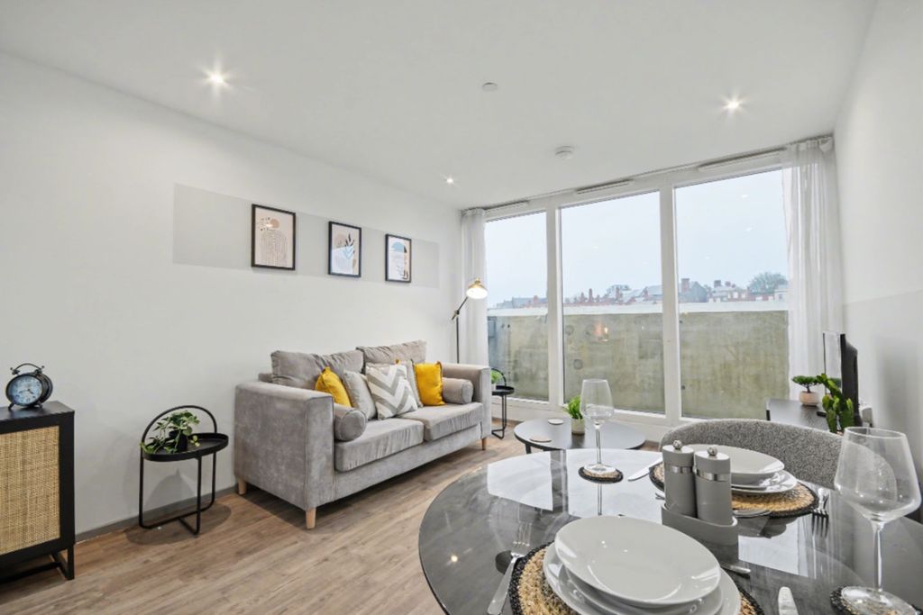 Property photo 1 of 9 Open Plan Living