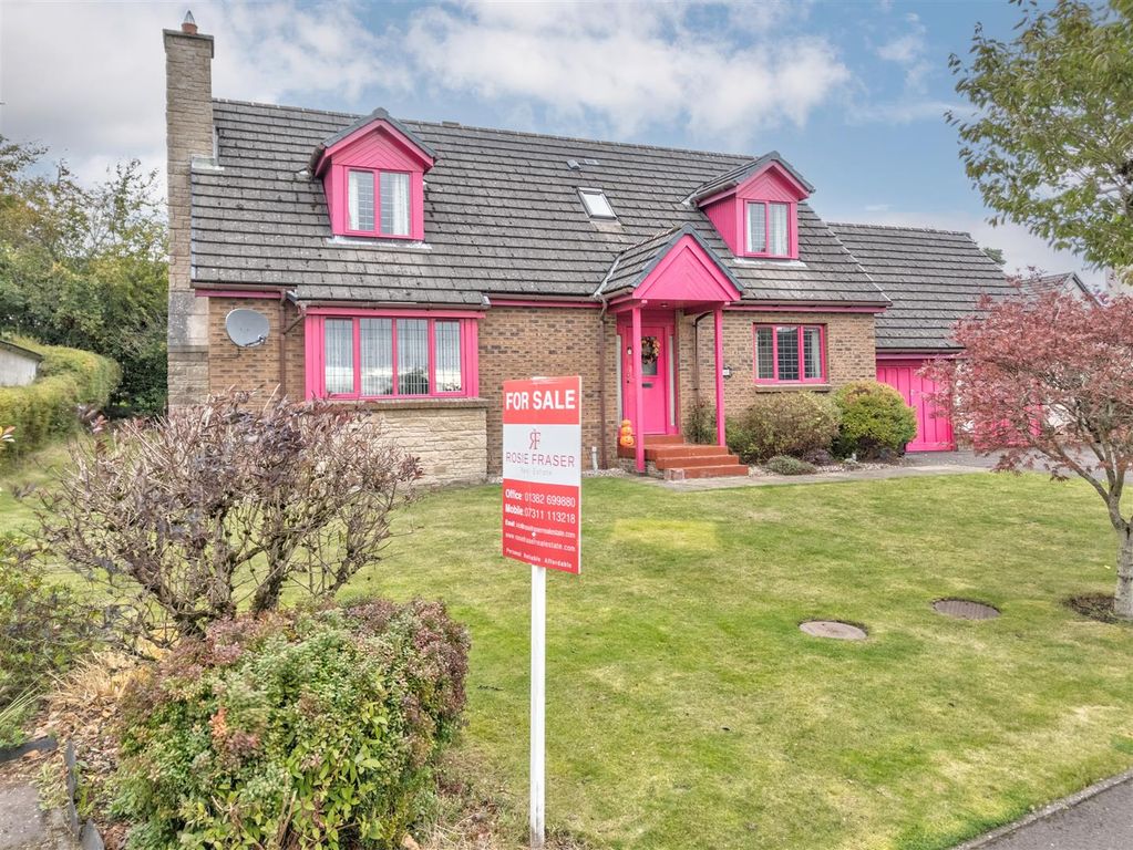 Property photo 3 of 29 10 Stiven Crescent Kirriemuir-24.Jpg