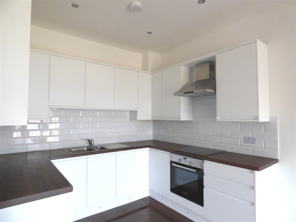 Property photo 2 of 9 Kitchen