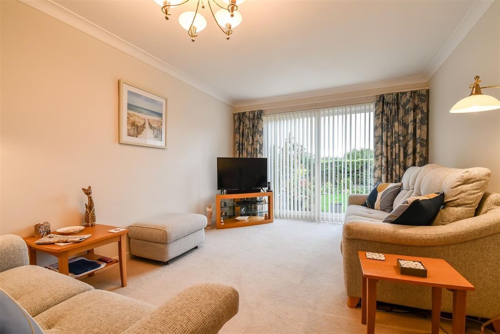 Property photo 2 of 22 Living Room