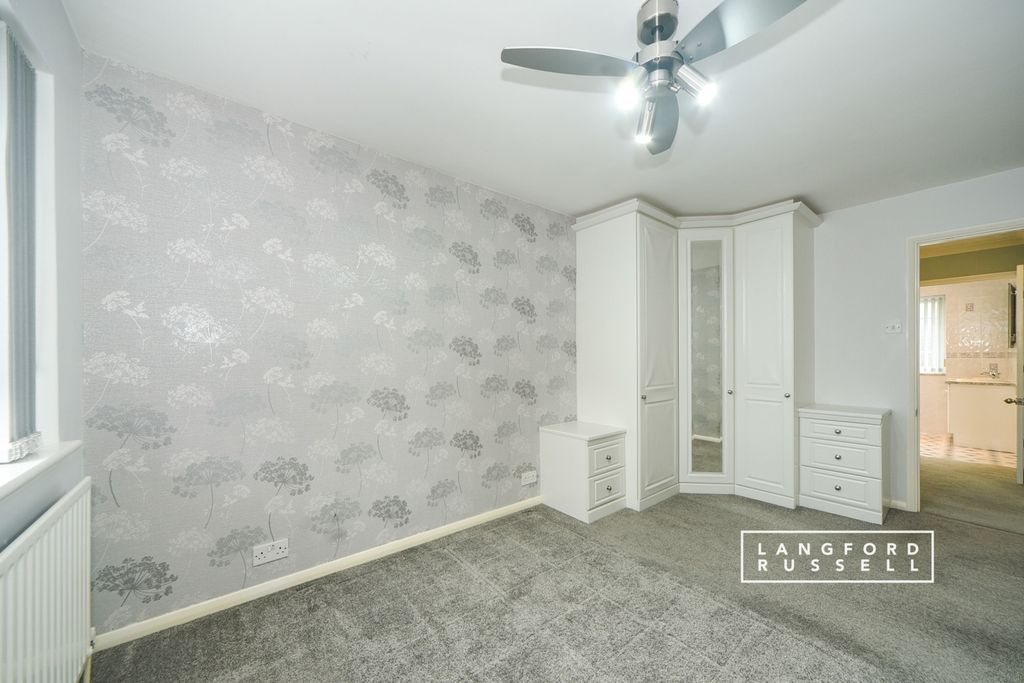 Property photo 2 of 10 Bedroom