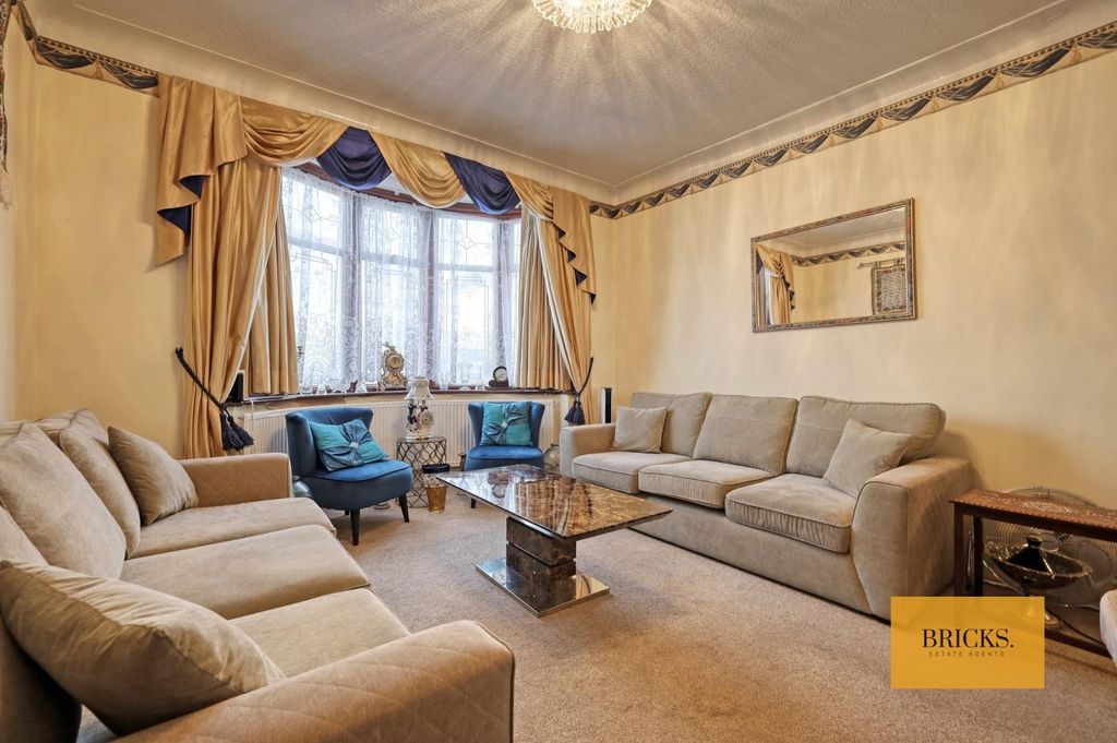 Property photo 3 of 32