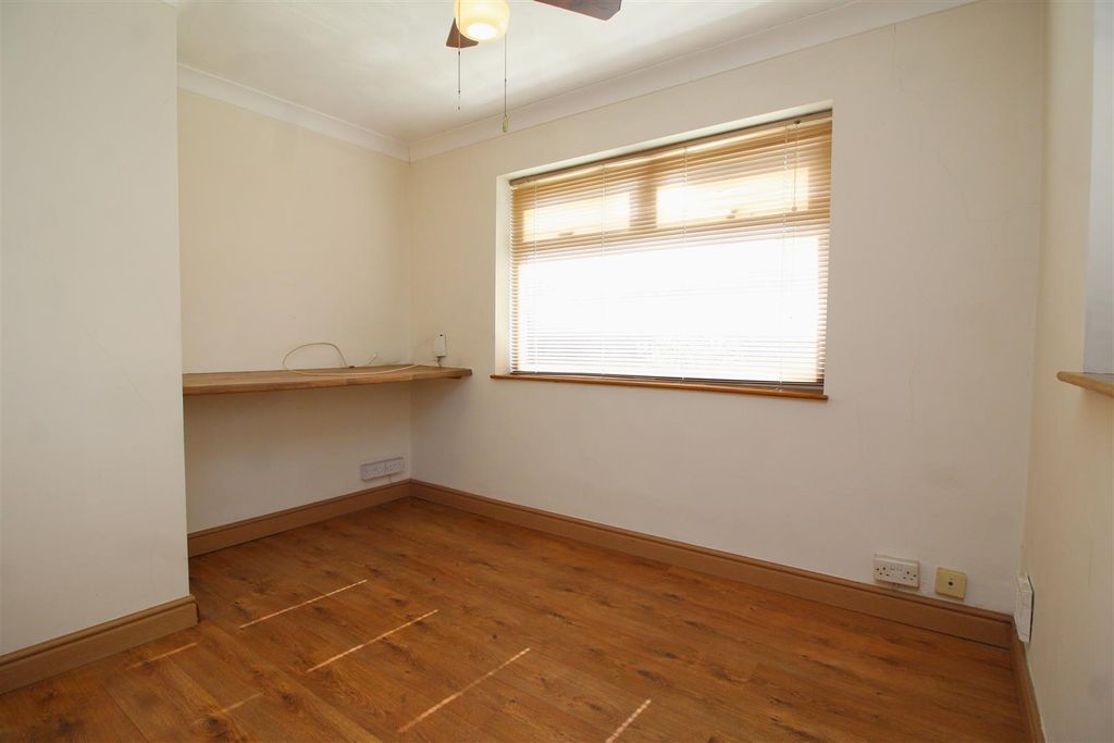 Property photo 3 of 16 Dining Room 1 .Jpg