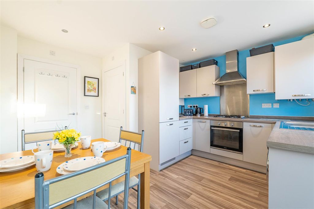 Property photo 3 of 17 Kitchen/Dining Room