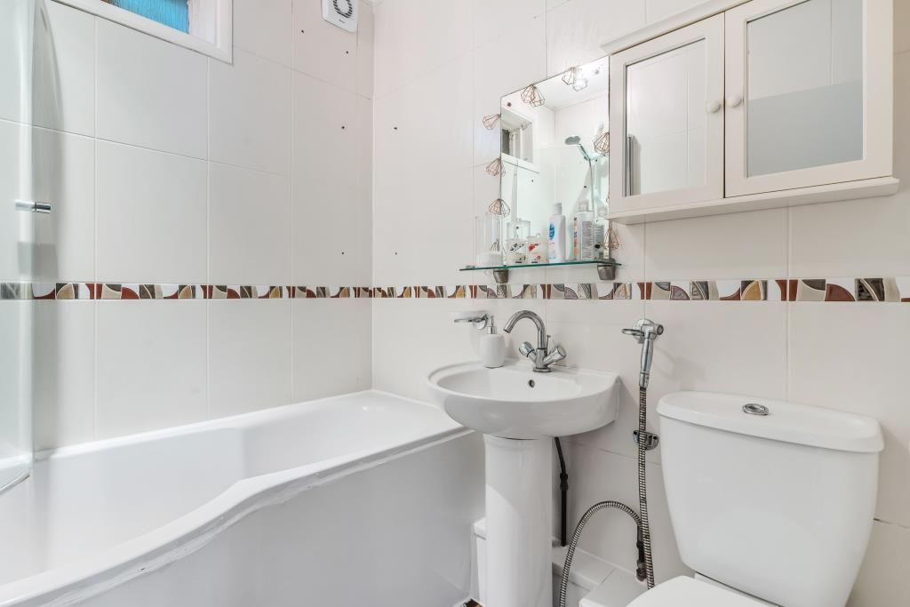 Property photo 3 of 8 Bathroom