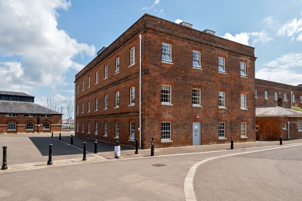 Property photo 1 of 15 The Granary And Bakery