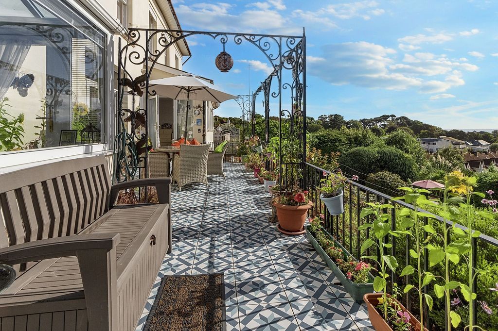 Property photo 1 of 30 Sun Terrace