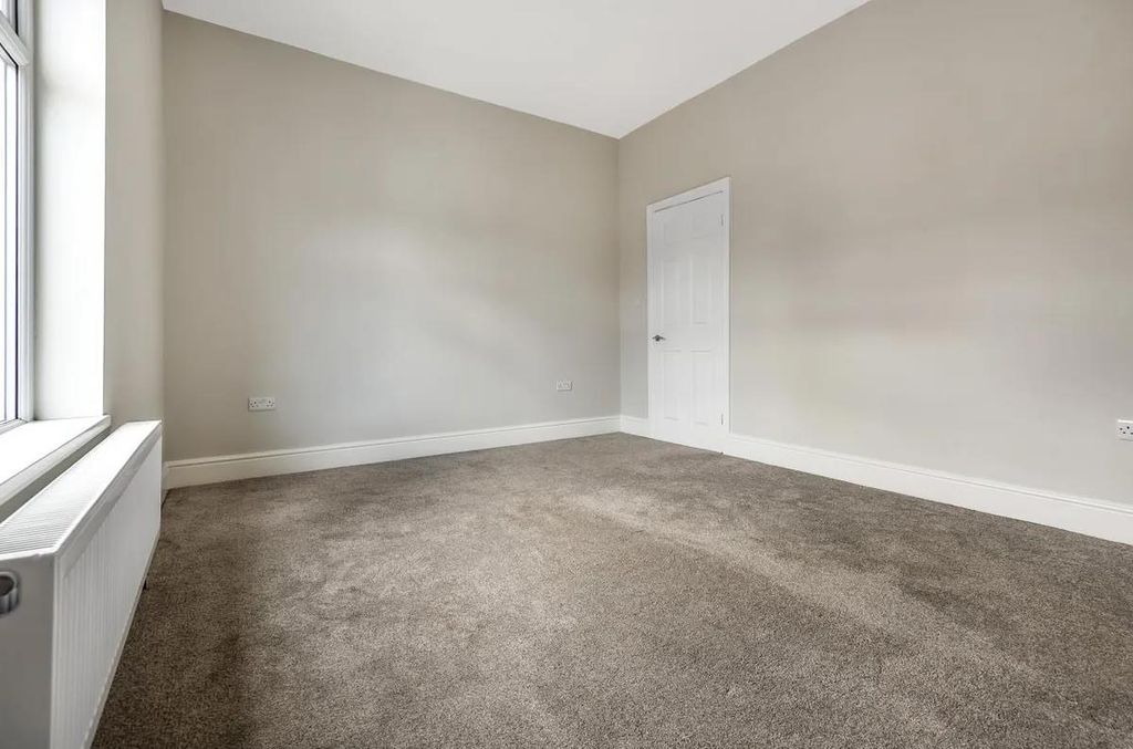 Property photo 3 of 6 8F819198c208196A1A619d67715A1cc381674E42.Png