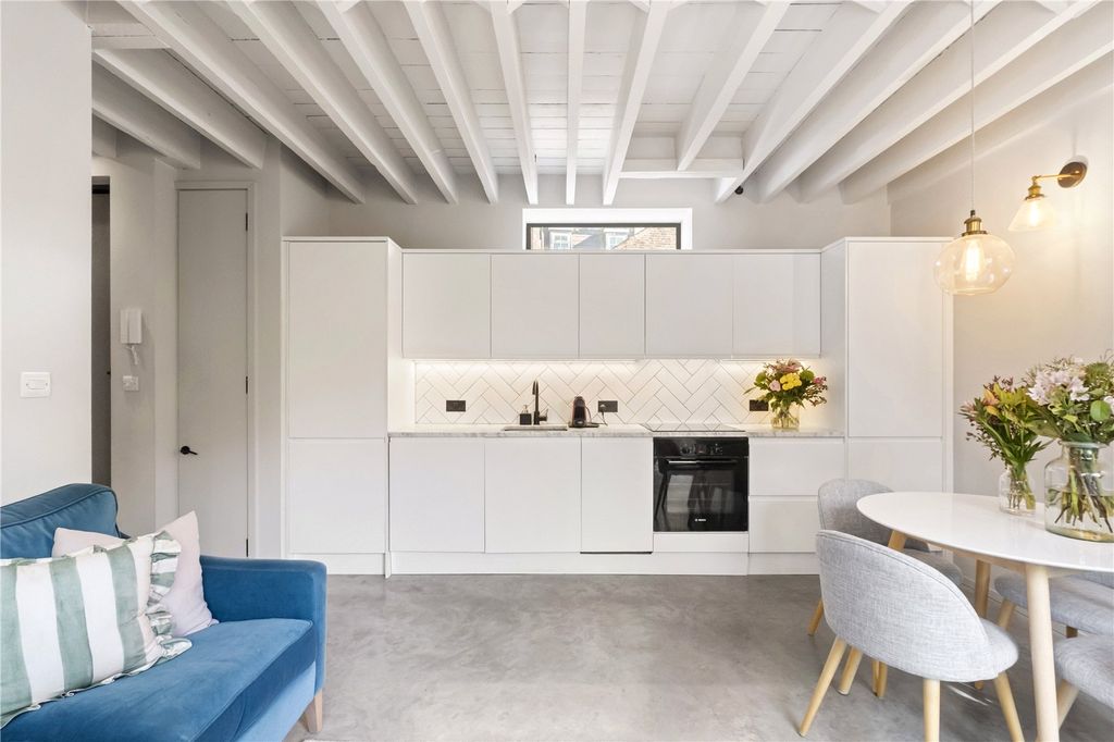 Property photo 3 of 14 Kitchen/Reception