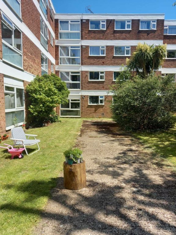 Property photo 2 of 20