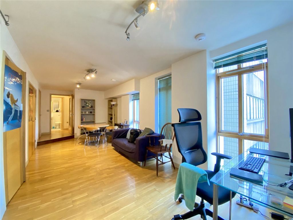 Property photo 2 of 11 Picture No. 17