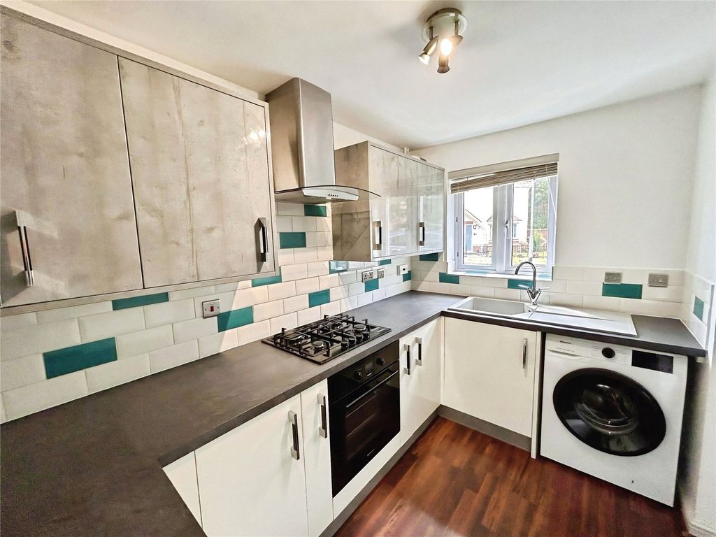 Property photo 3 of 8 Kitchen
