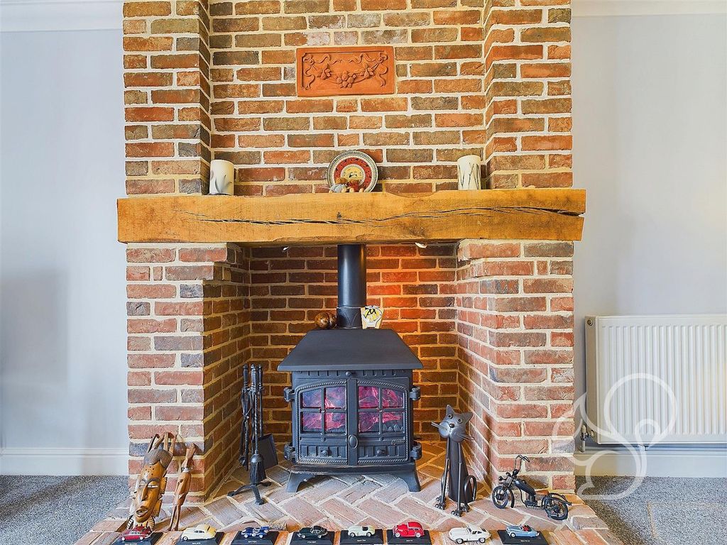 Property photo 2 of 28 Fireplace