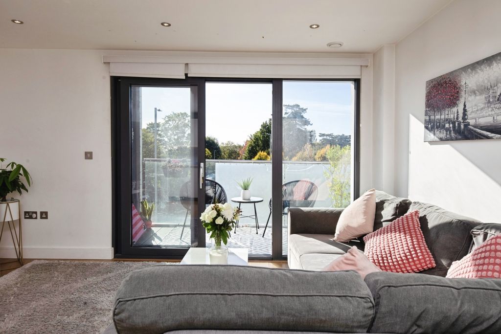 Additional image 6 of 2 bed flat for saleThe Broadway, Loughton, Essex IG10