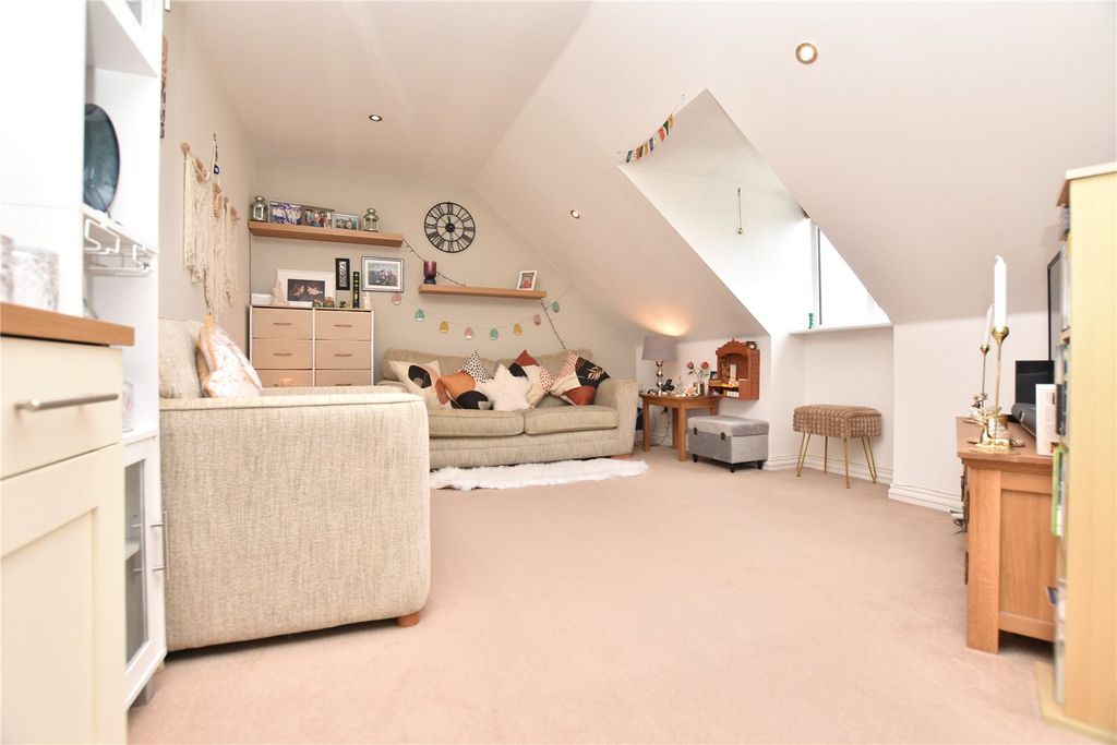 Property photo 2 of 12 Picture No. 31