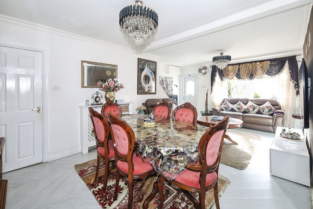 Property photo 3 of 13 Pbox-Img.Jpg