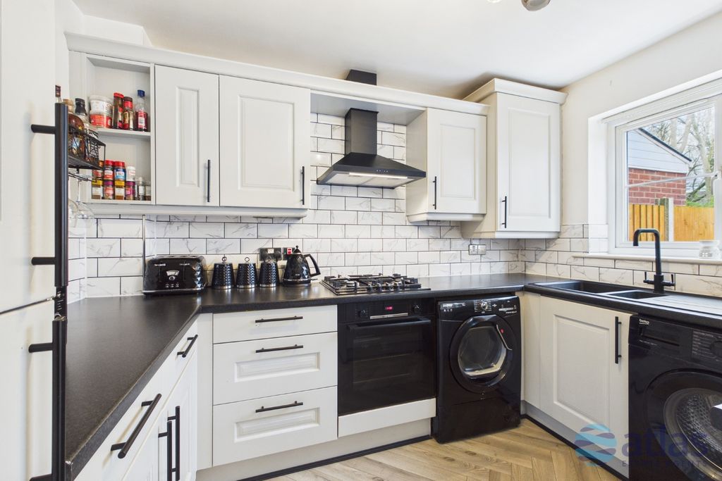 Property photo 3 of 20 Kitchen