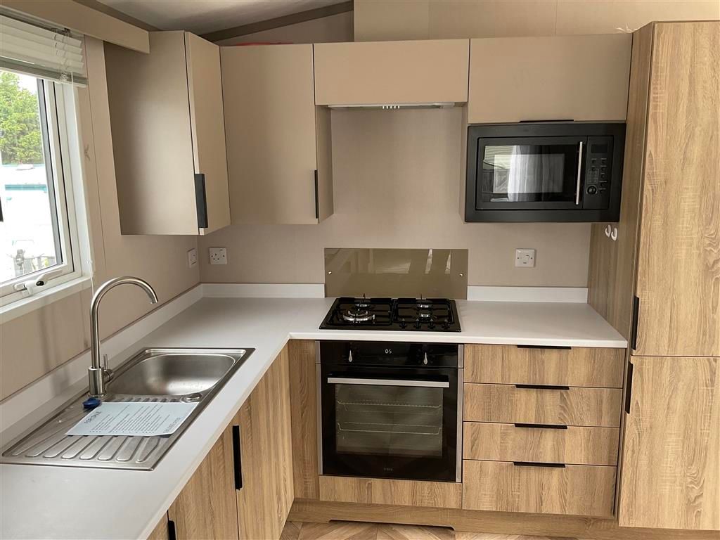 Property photo 1 of 9 Kitchen