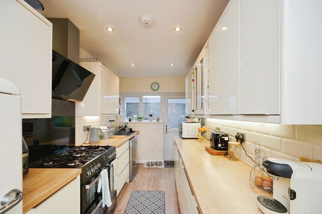 Property photo 3 of 20 Pbox-Img.Jpg