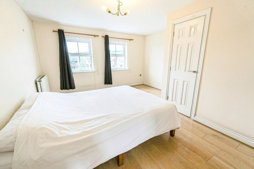 Property photo 3 of 24 Master Bedroom