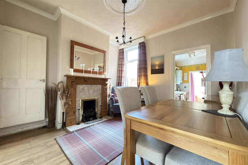 Property photo 3 of 14 Siting Room