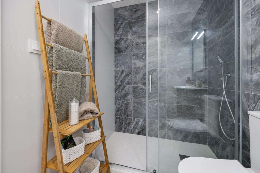 Property photo 3 of 35