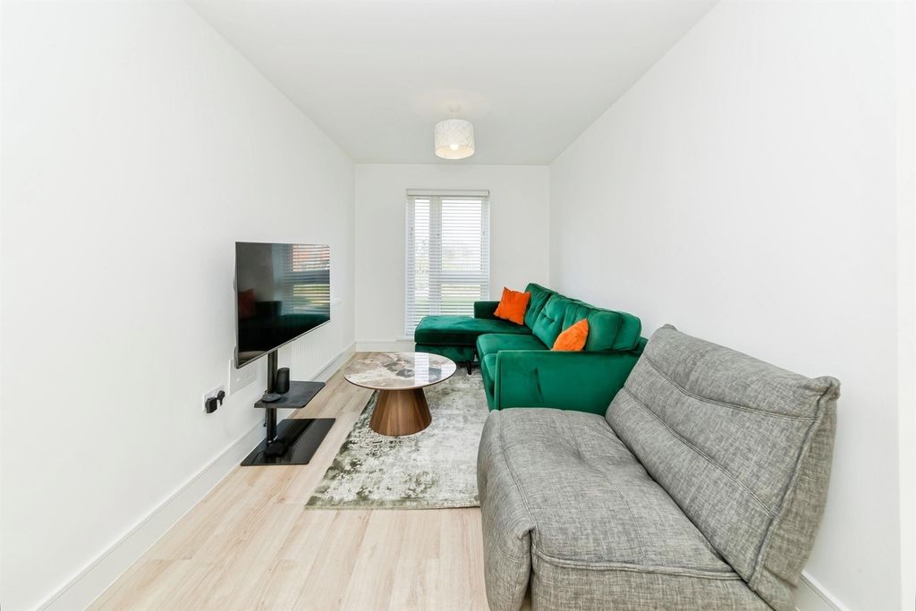 Property photo 3 of 19