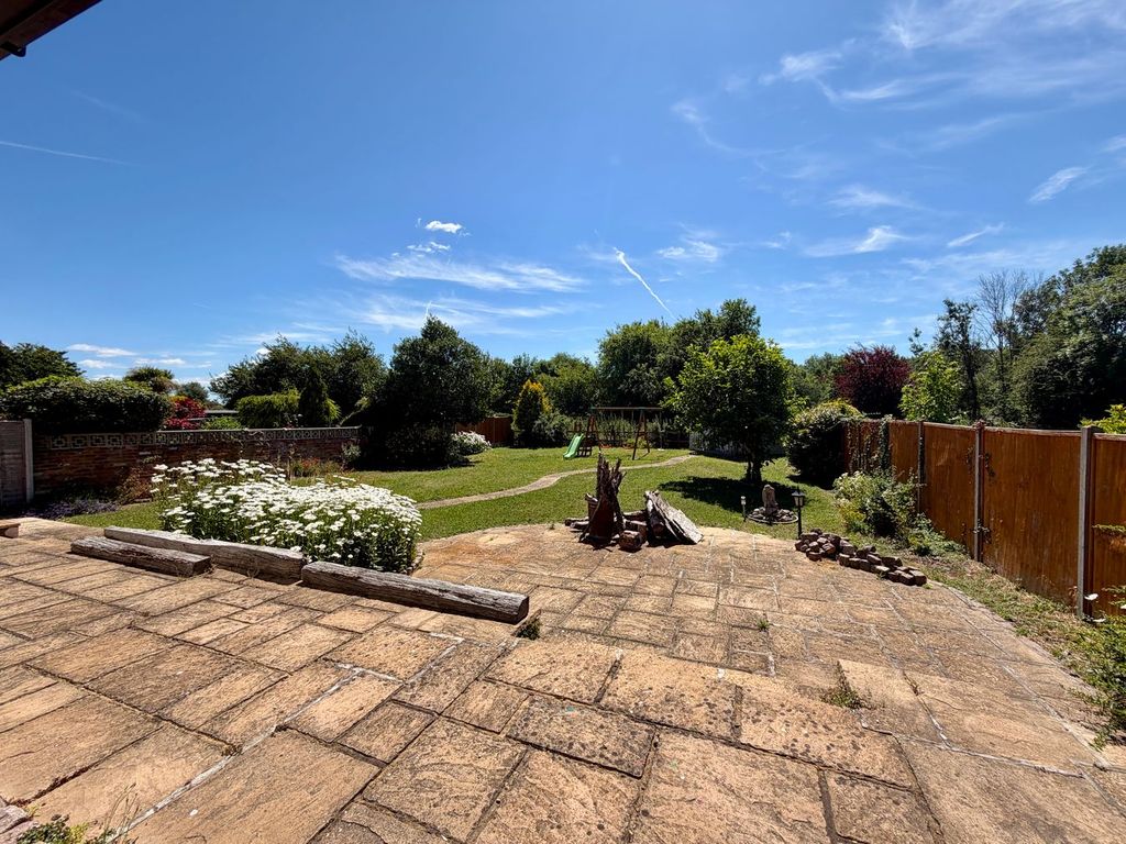 Property photo 2 of 27