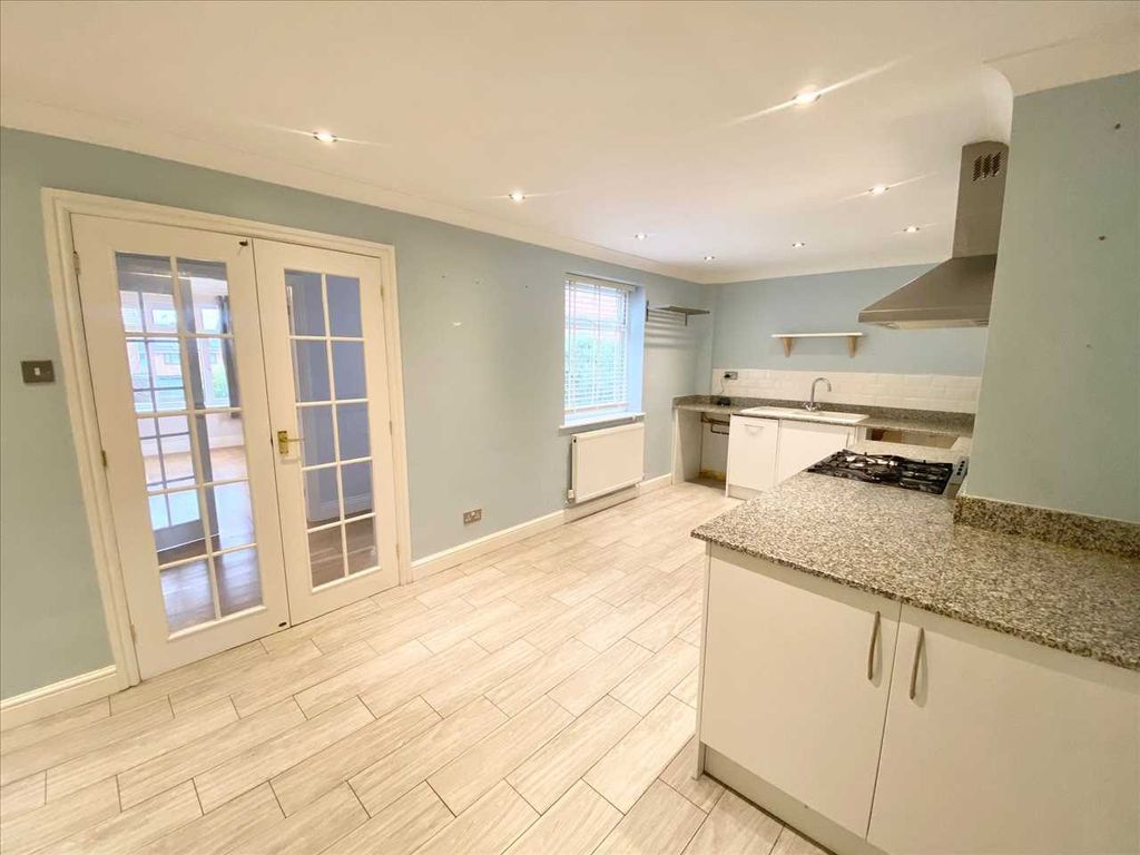 Property photo 2 of 30