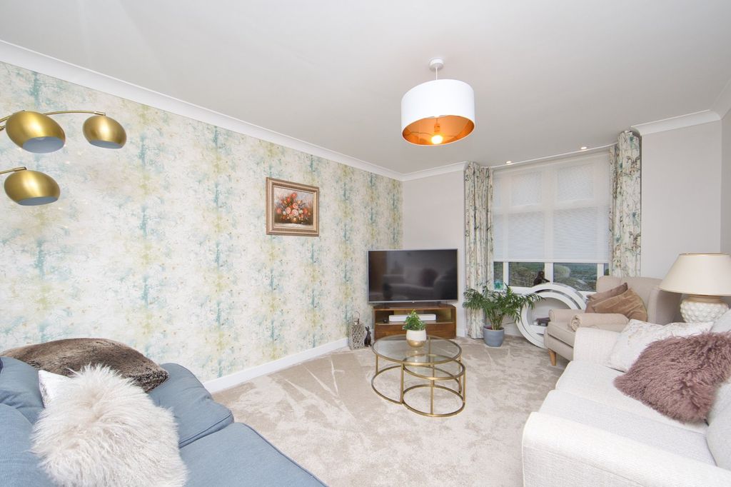 Property photo 2 of 17 Picture 2