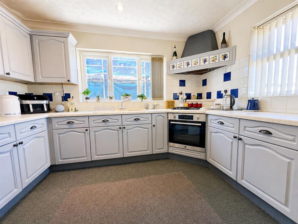 Property photo 2 of 20 Kitchen