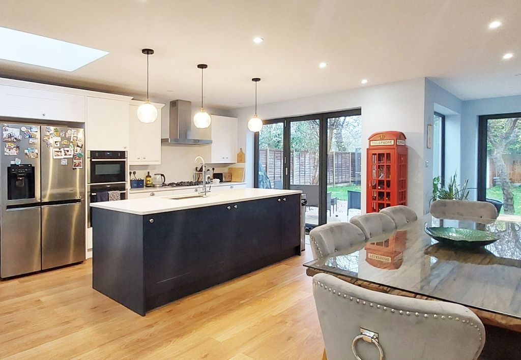 Property photo 3 of 17 4610563