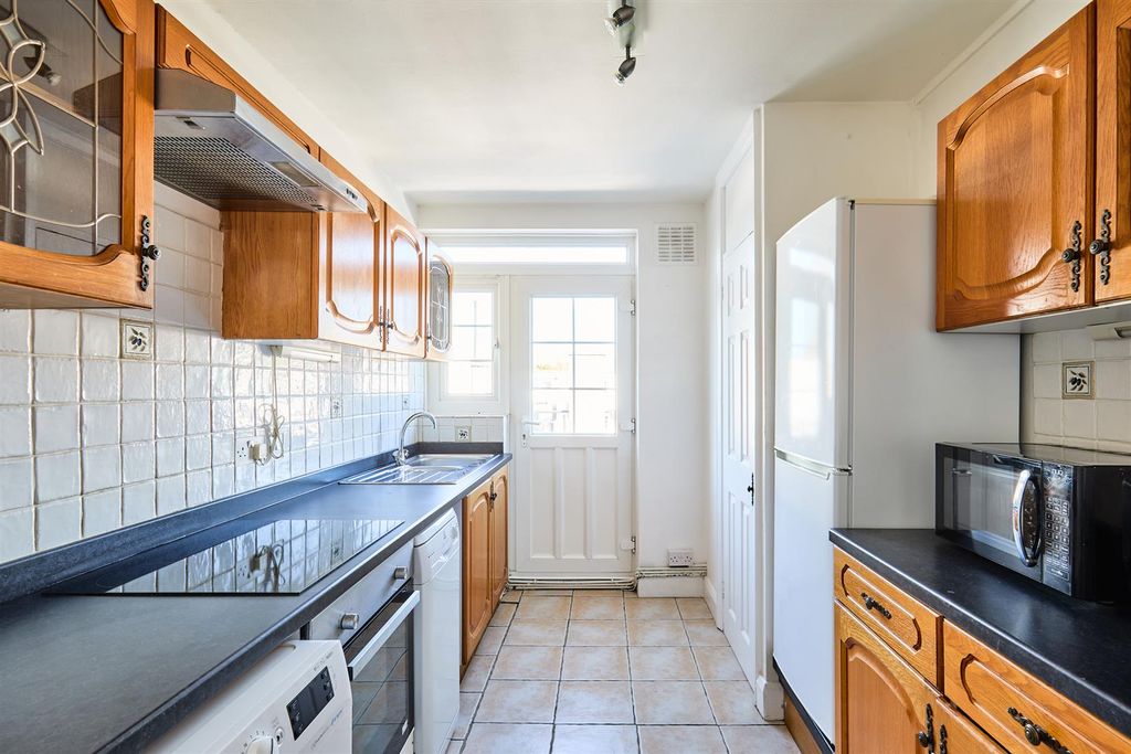 Property photo 2 of 35