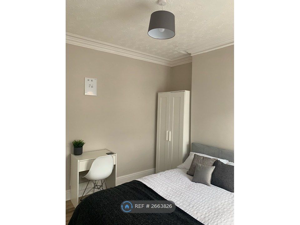 Property photo 2 of 13 Bedroom 1