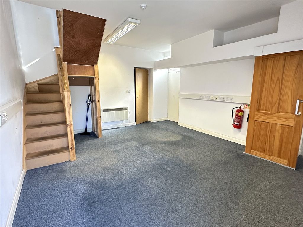 Property photo 2 of 8 Picture No. 11