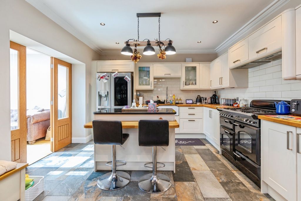 Property photo 2 of 22 Pbox-Img.Jpg