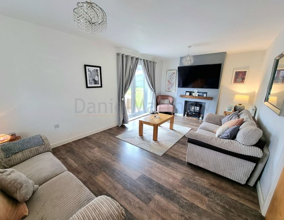 Property photo 2 of 25 Lounge