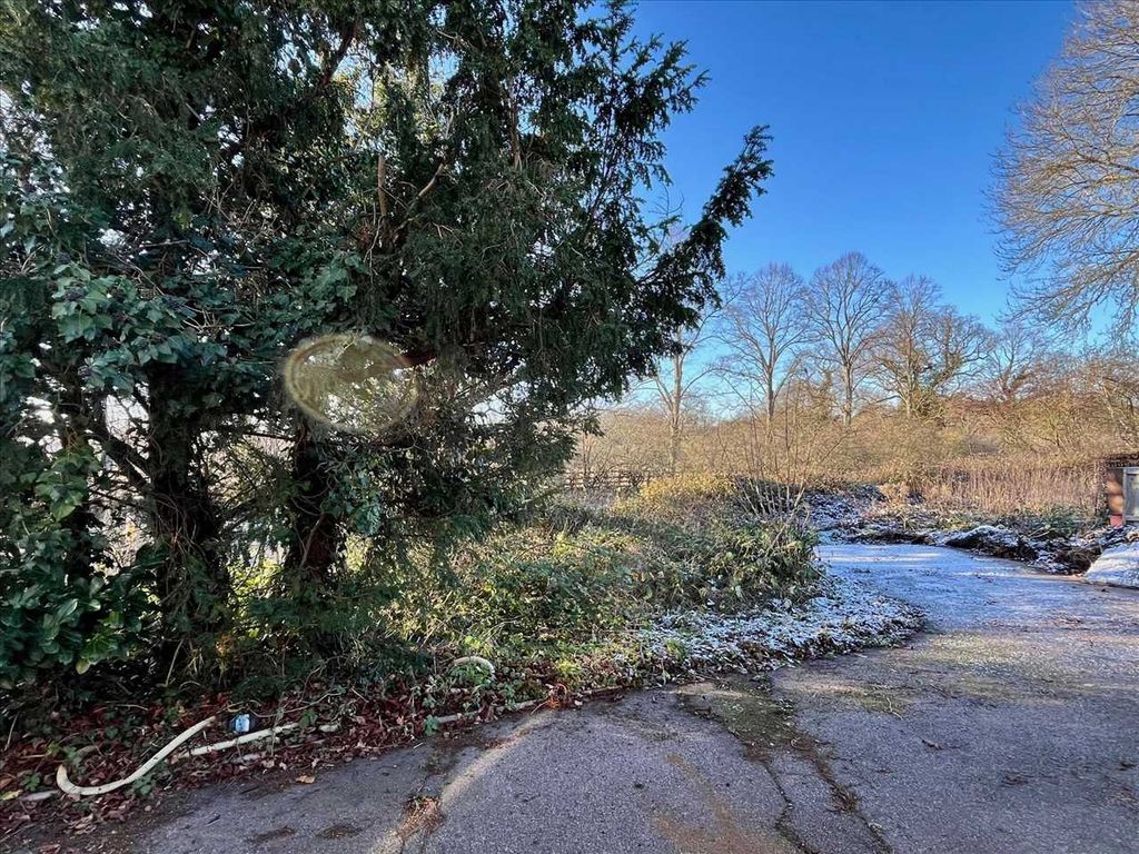 Property photo 2 of 3 Garden