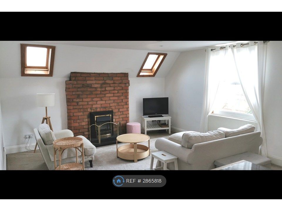 Property photo 1 of 21 Living Room