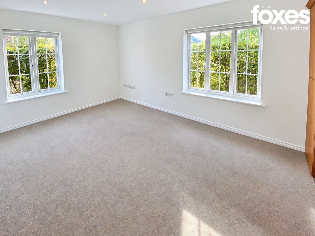 Property photo 2 of 12 5195163