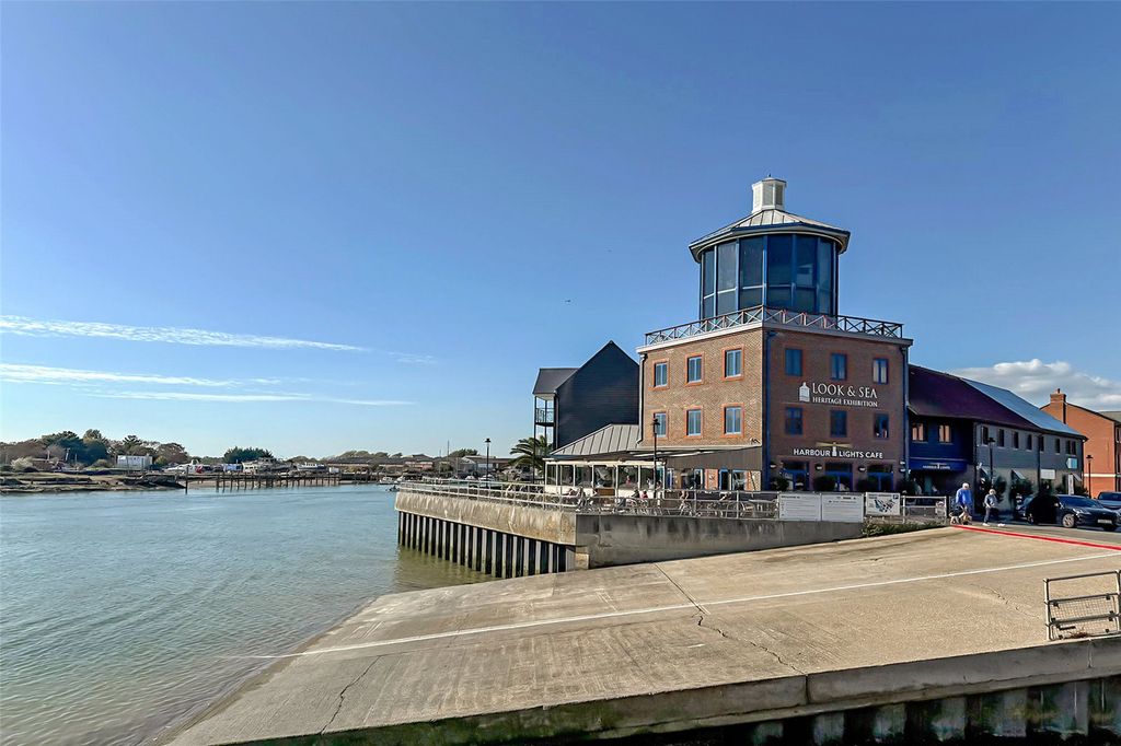 Property photo 2 of 22 Picture No. 23