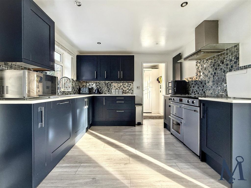 Property photo 3 of 23 Kitchen Dining Area