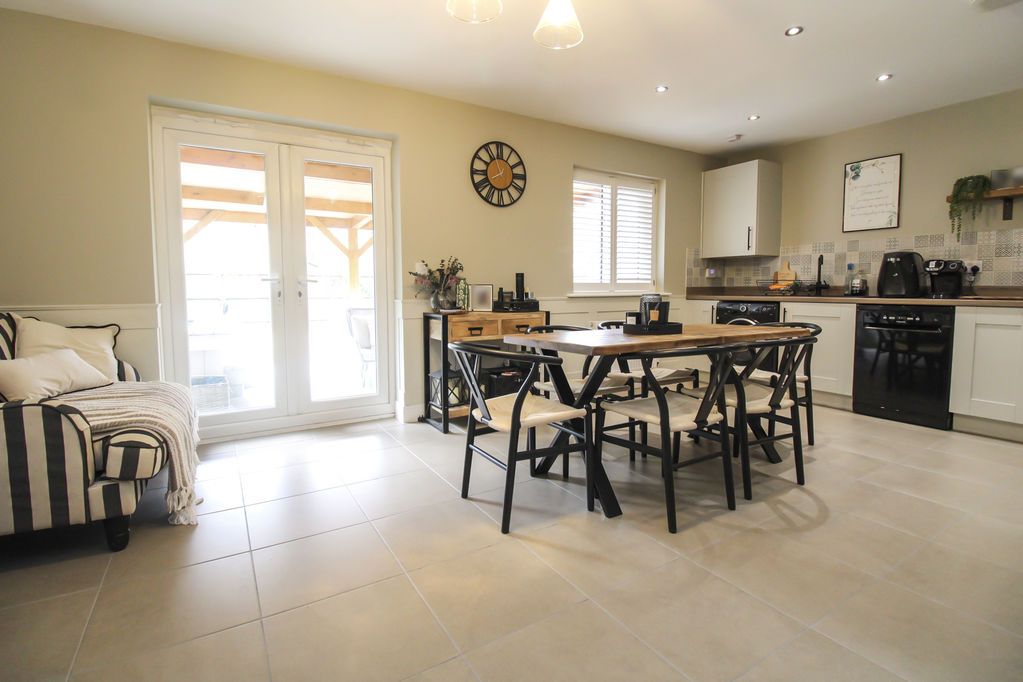 Property photo 3 of 17 Kitchen/Diner 3