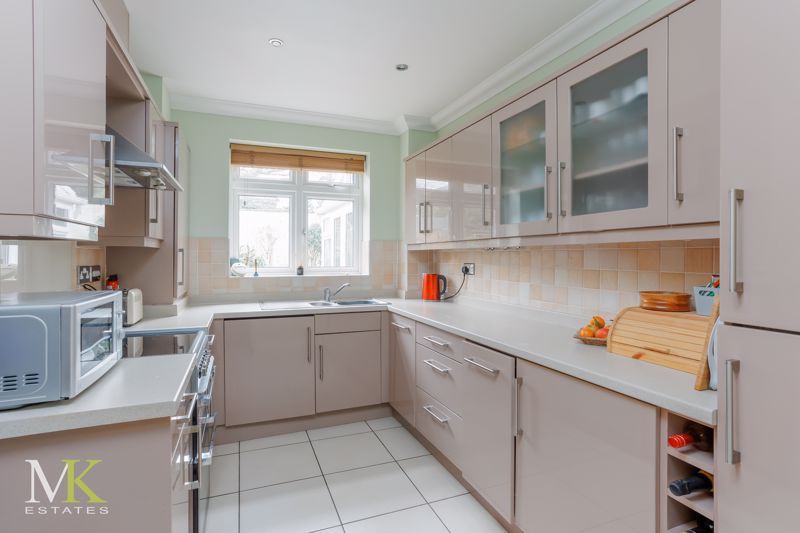 Property photo 3 of 12 Photo 4