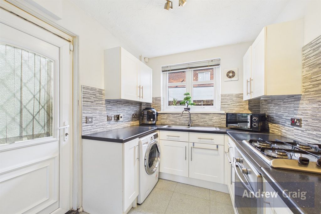 Property photo 3 of 12 Kitchen