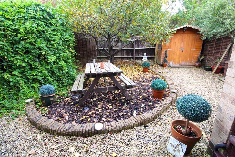 Property photo 2 of 8 Garden