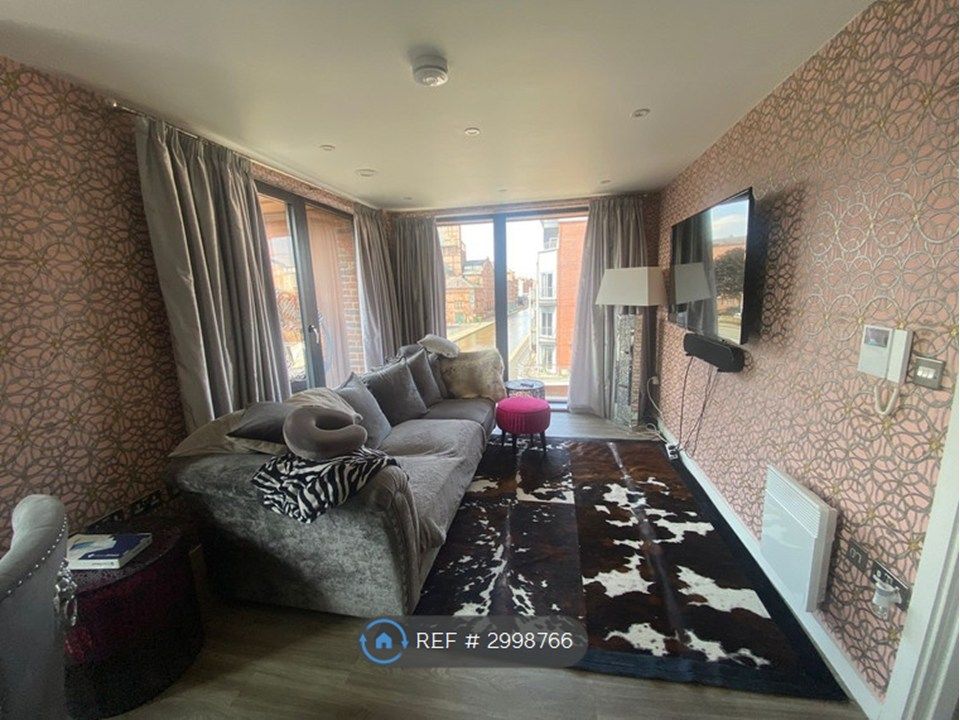 Property photo 3 of 21 Lounge
