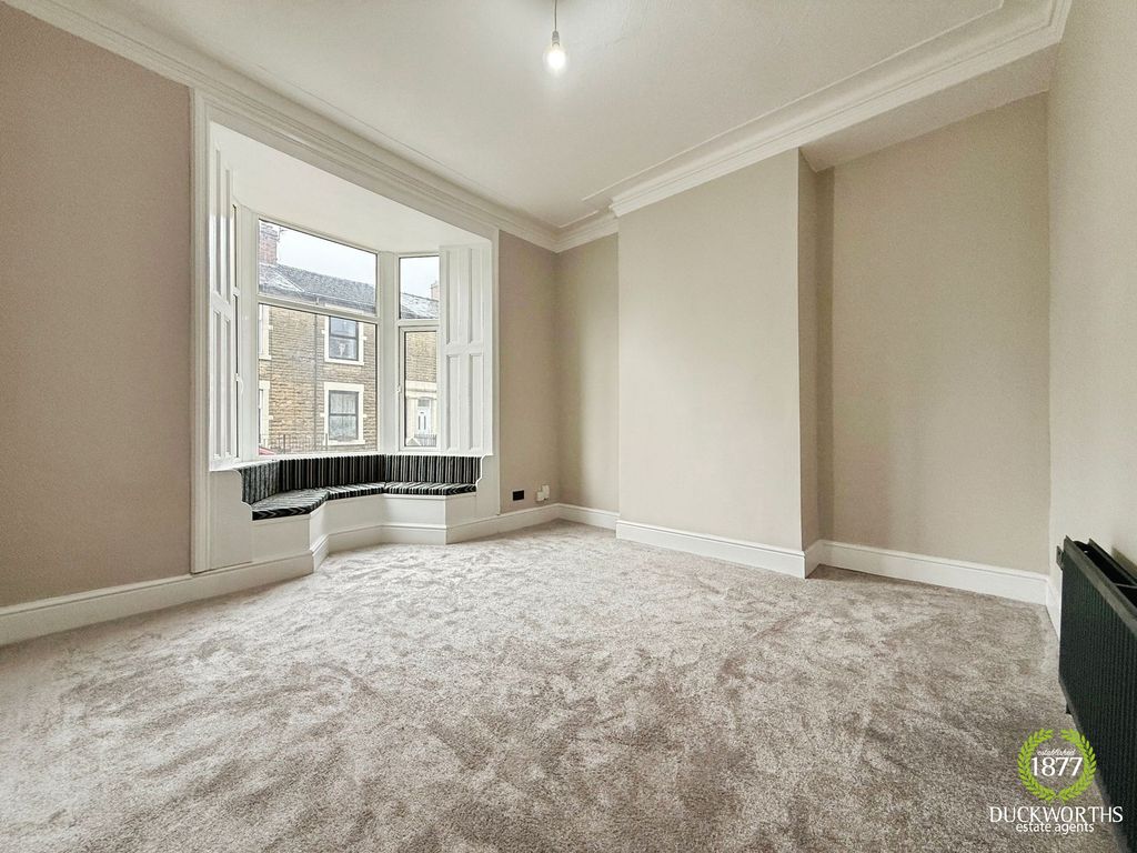 Property photo 2 of 30